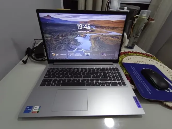 Vendo IdeaPad 1i Intel Core i5-1235U 16GB 512GB SSD Windows 11 Home 15,6" HD
