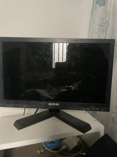 Monitor led CCE 15.6?
