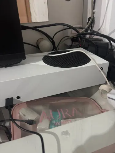 XBOX ONE S Usado - PERFEITAS CONDIÇÕES