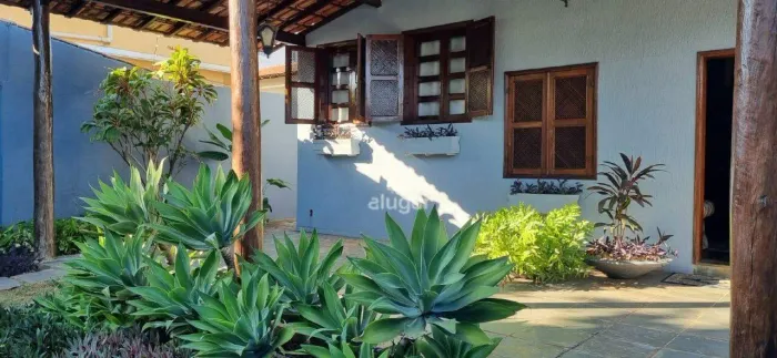 Casa à venda, 3 quartos, 1 suíte, 2 vagas, Candida Câmara - Montes Claros/MG - R$ 850.000,