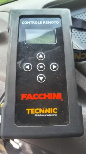 Controle de levando caçamba