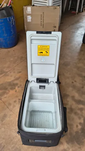 Geladeira automotiva Resfriar 31l quadrivolt