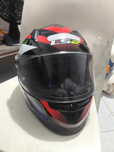 CAPACETE DE MOTO SEMI NOVO 2 MESES DE USO