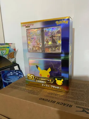 Deck box promocional 30 anos Espeon e Umbreon - JP