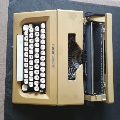 Máquina de Escrever Olivetti NOM 354-1 Vintage + Maleta