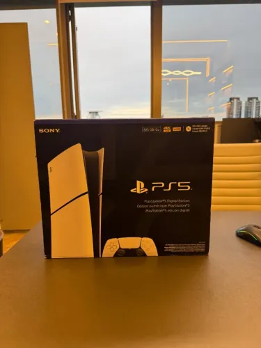 THE BEST ( PLAYSTATION 5 MODELO DIGITAL LACRADO )