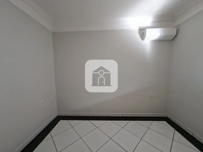 Casa para locação no bairro Planalto