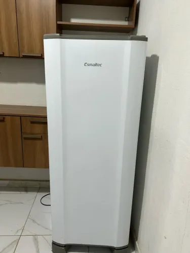 Geladeira 245 litros em ótimo estado