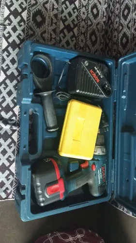 Vende - se parafusadeira Bosch