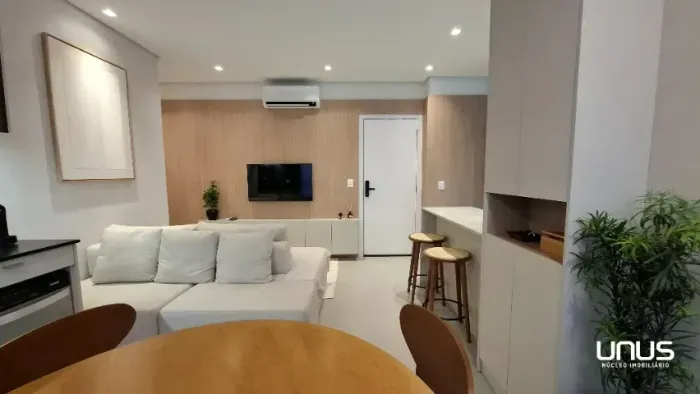 Apartamento com 2 dormitórios na Carvoeira, Florianópolis.