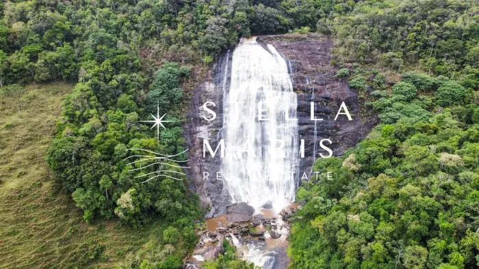 72 Hectares com 9 nascentes d'água, cachoeira com 73m e 2.000m² de área construída. Passa