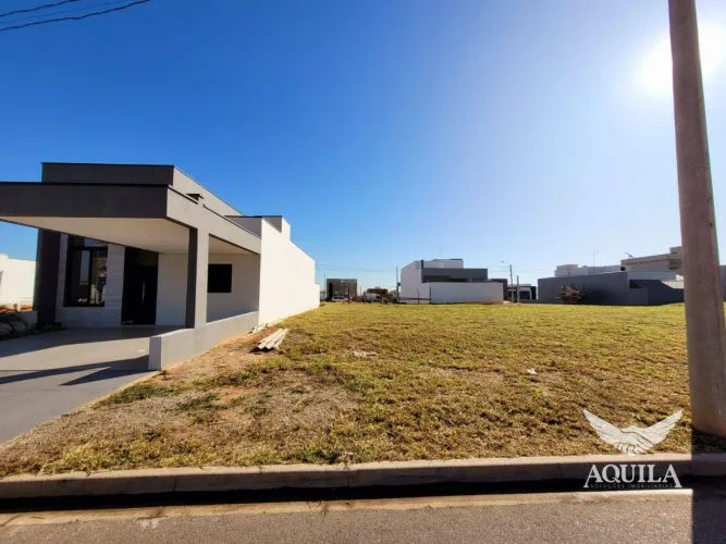TERRENO PLANO COM 150 m² NO CONDOMÍNIO HORTO FLORESTAL VILLAGIO - SOROCABA