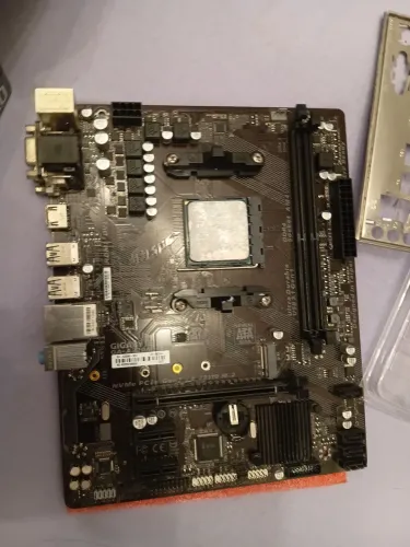 Placa mae A320 gygabyte saquete am4
