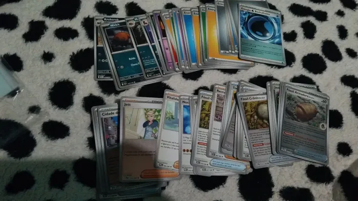 50 cartas Pokémon avulsas sem repetição