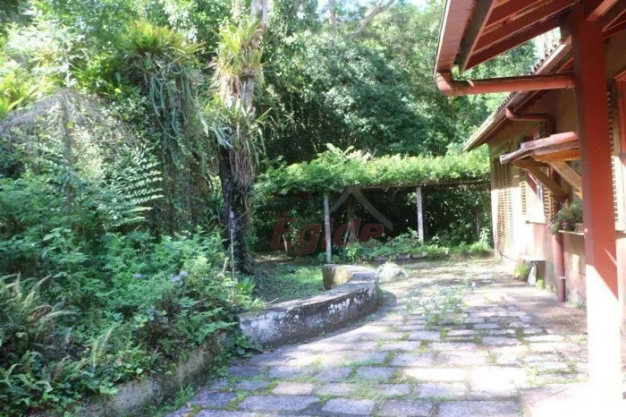 Sítio com casa contendo 3 quartos à venda, 136.000 m² por R$ 500.000 - Duas Barras/RJ