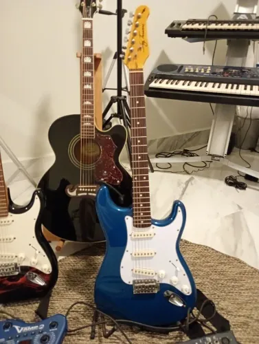 Guitarra Say Tarsen americana top demais so1500 reais