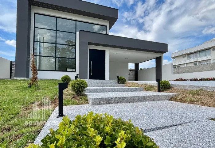 RR9002 Casa Charmosa 270m² CONDOMÍNIO RESERVA SANTA MARIA NATURE - OPORTUNIDADE - 4 Suítes