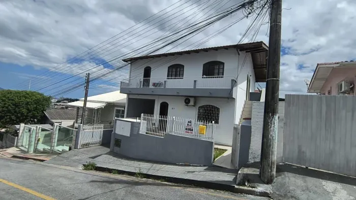 APARTAMENTO PARA LOCAÇÃO EM SÃO JOSÉ/SC