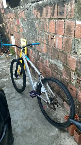 Bicicleta de alumínio