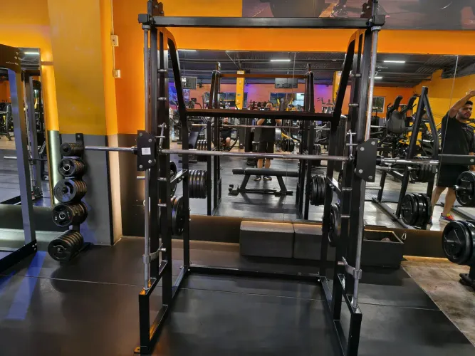 Smith marca Naka Gym, perfeito estado. Smith linha profissional. Barra guiada.
