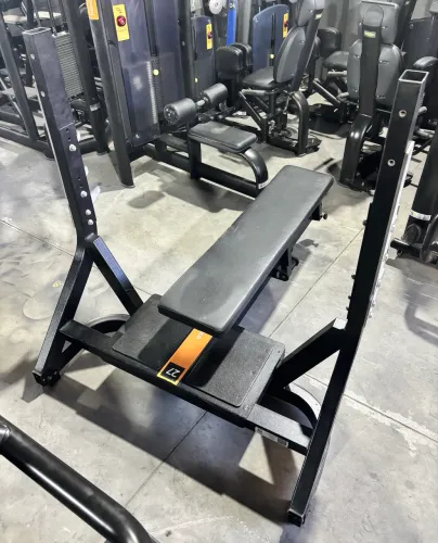 Banco Supino Reto Technogym