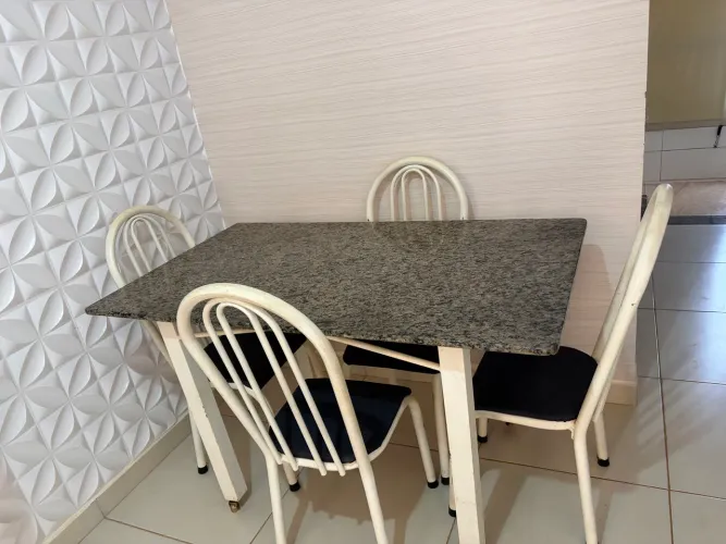 Mesa 4 cadeiras 