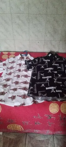 Duas camisas Tam M por 50 reais às duas