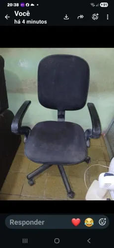 CADEIRA GIRATÓRIA EM PERFEITO ESTADO