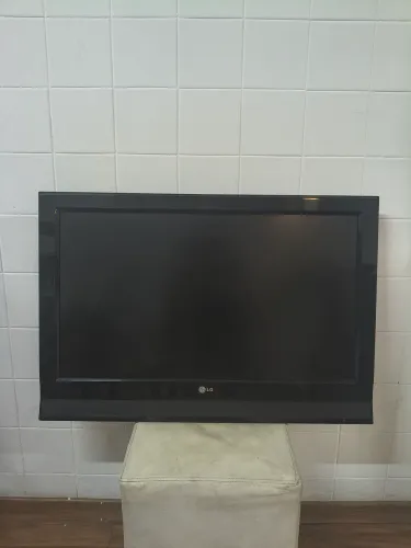 TV LG 32" LCD Funcionando Perfeitamente + Suporte de Parede | Ótimo Estado