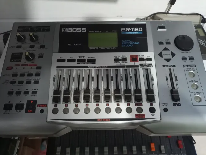 Mesa de Gravação Boss BR1180
