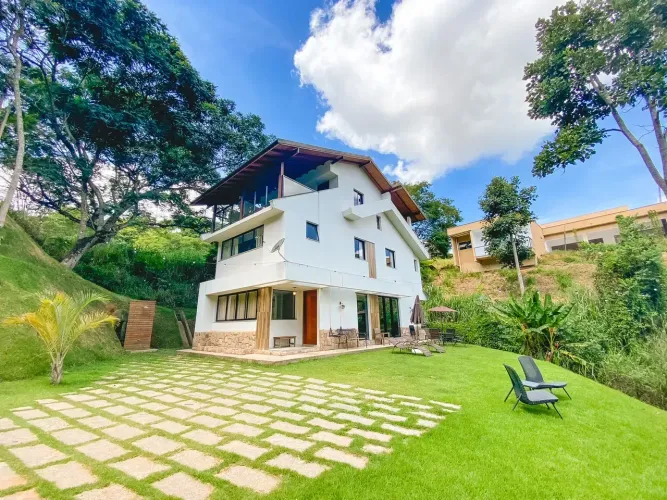 Casa de condomínio para venda com 300 metros quadrados com 5 quartos