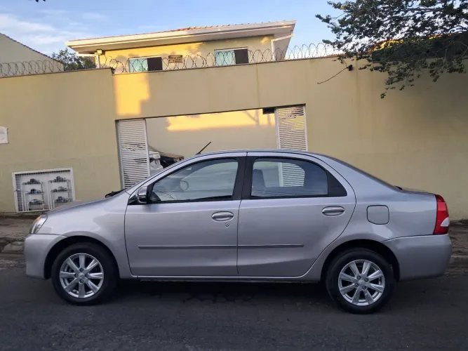 Toyota Etios XLS Sedan 1.5 Flex 16V 4P Aut. 2017