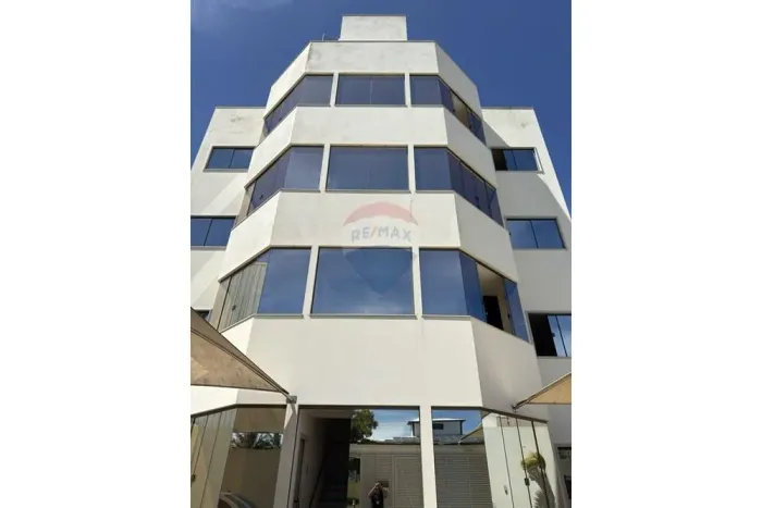 Excelente Apartamento apenas 300 m da Praia de Itaipava
