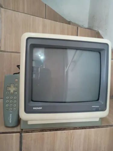 TV Semp 10 polegadas Com AV.