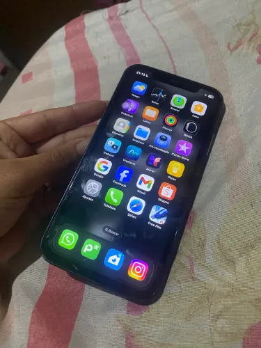 Vendo e troco iPhone 11 na carcaça do 17 troco no 11 normal ou 12