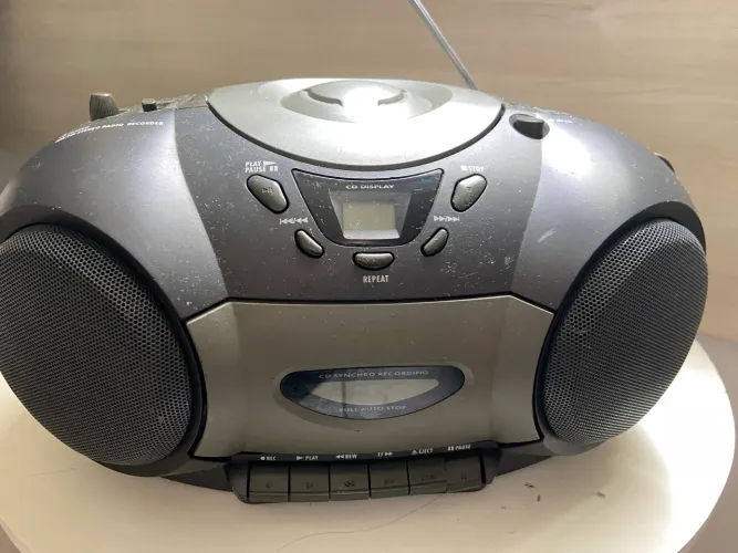 CD PLAYER AN/FM STEREO RADIO RECORDER