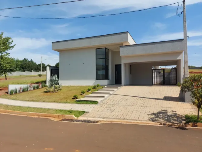 Casa com 3 suítes e 528m² de terreno à venda - Cond. Florisa.