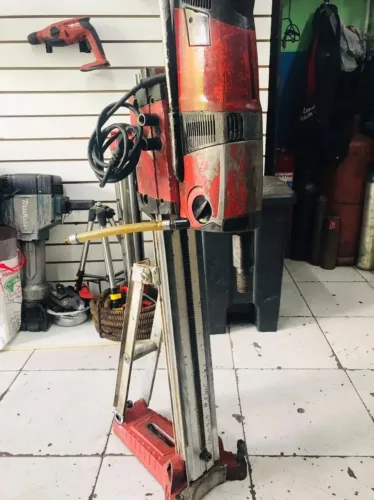 Perfuratriz DD-200 hilti