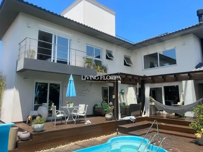 Casa à venda em condomínio fechado. 320m² - Rio Tavares, Florianópolis