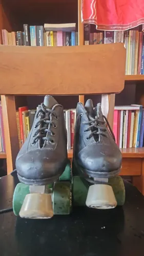 Patins quad vintage couro legítimo, rodas verdes, veste número 37