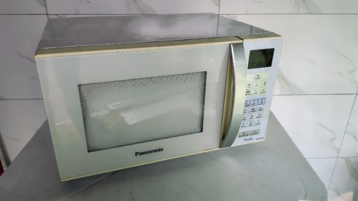 Micro-ondas Panasonic Piccolo NN-ST35HW