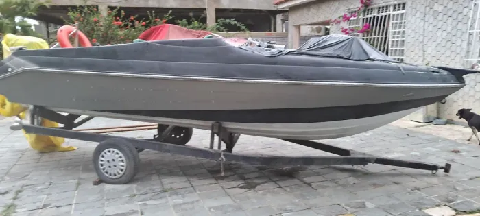 LANCHA DE 19 PÉS COM MOTOR EVINRUDE 150 