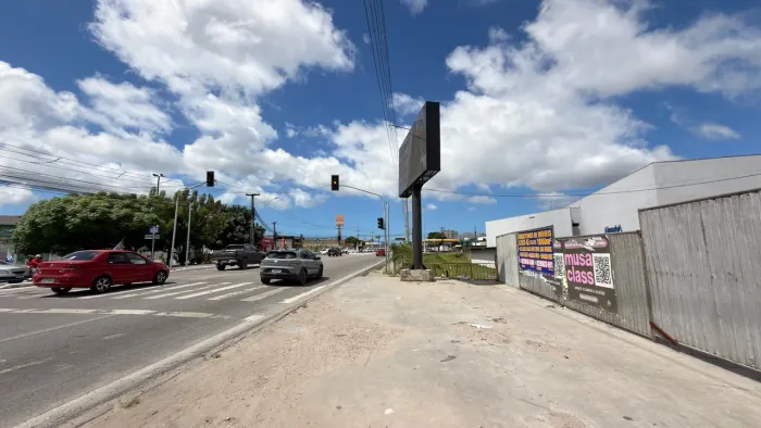 ALUGO LOTE NAS MARGENS DA VIA EXPRESSA COM FRENTE AO SHOPPING