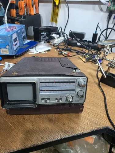 Radiotv retrô relíquia, não funciona,