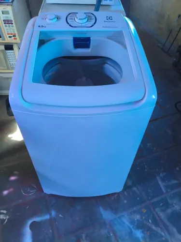 MÁQUINA DE LAVAR MUITO NOVA DOU GARANTIA FAÇO A ENTREGA GRÁTIS 