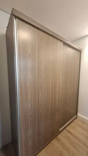 Armário com 2 portas de correr
