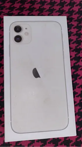 Vendo iPhone 11 perfeitamente funcionando tudo original 