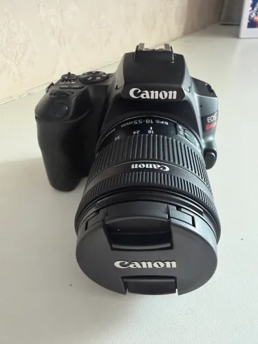 Perfeita - Canon EOS Rebel SL3 + Lente EFS 18-55mm + Carregador + Bateria