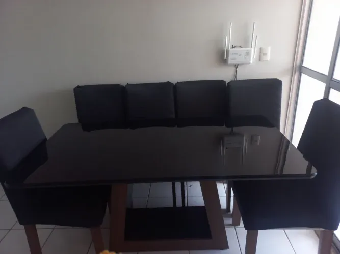 Mesa com 6 cadeiras