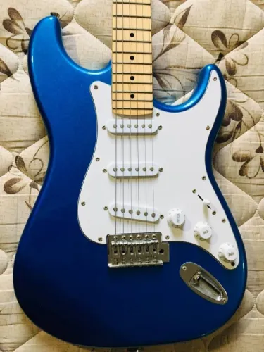 Guitarra JF stratocaster está nova